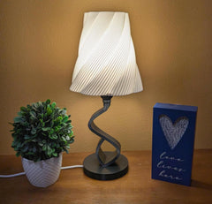 Modern Minimalist Desk Lamp - Sculptural Lighting for Elegant Spaces