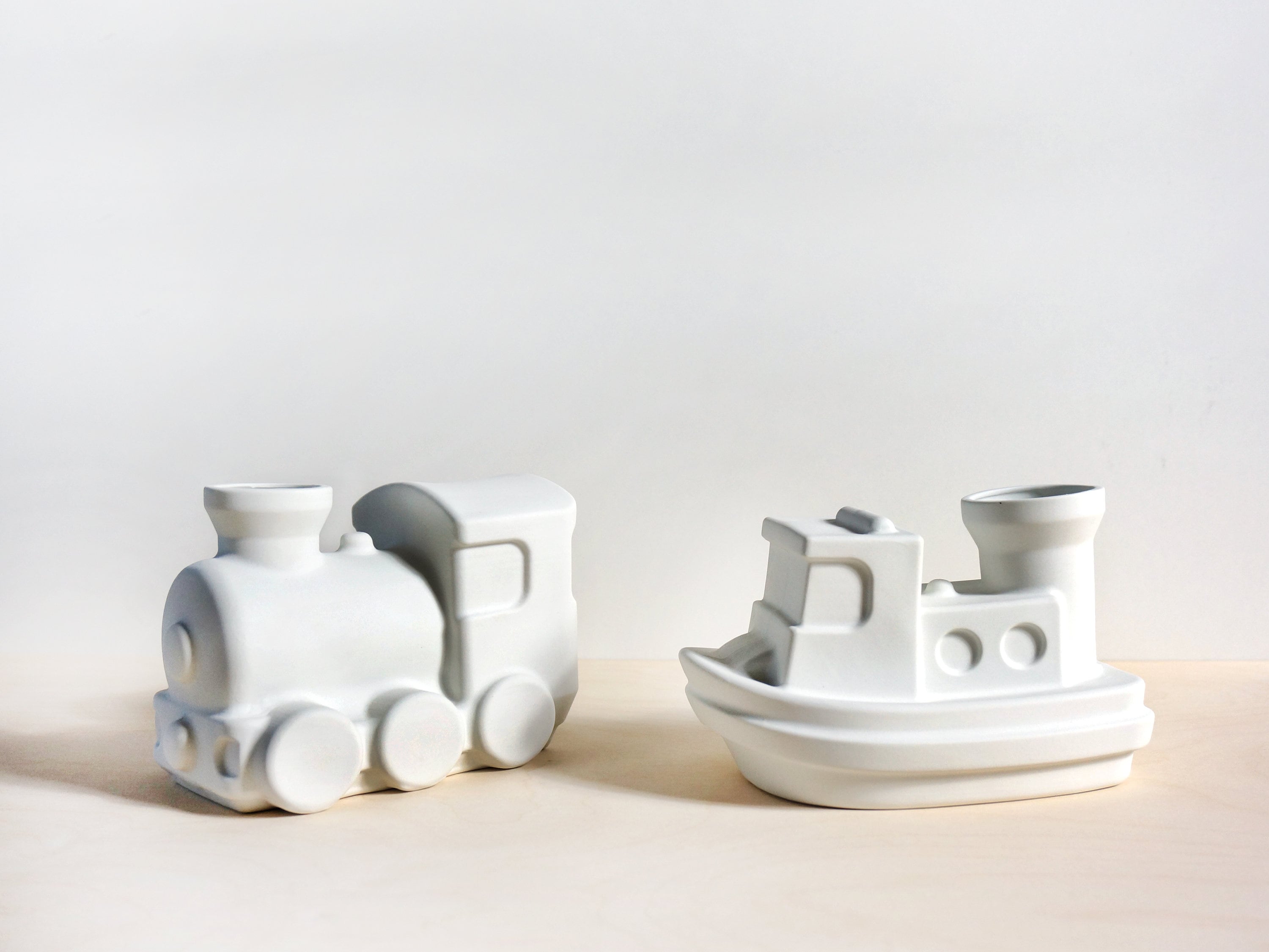 Steamy Train Humidifier - Matte White Porcelain Train - Radiator Decoration and Moisturizer