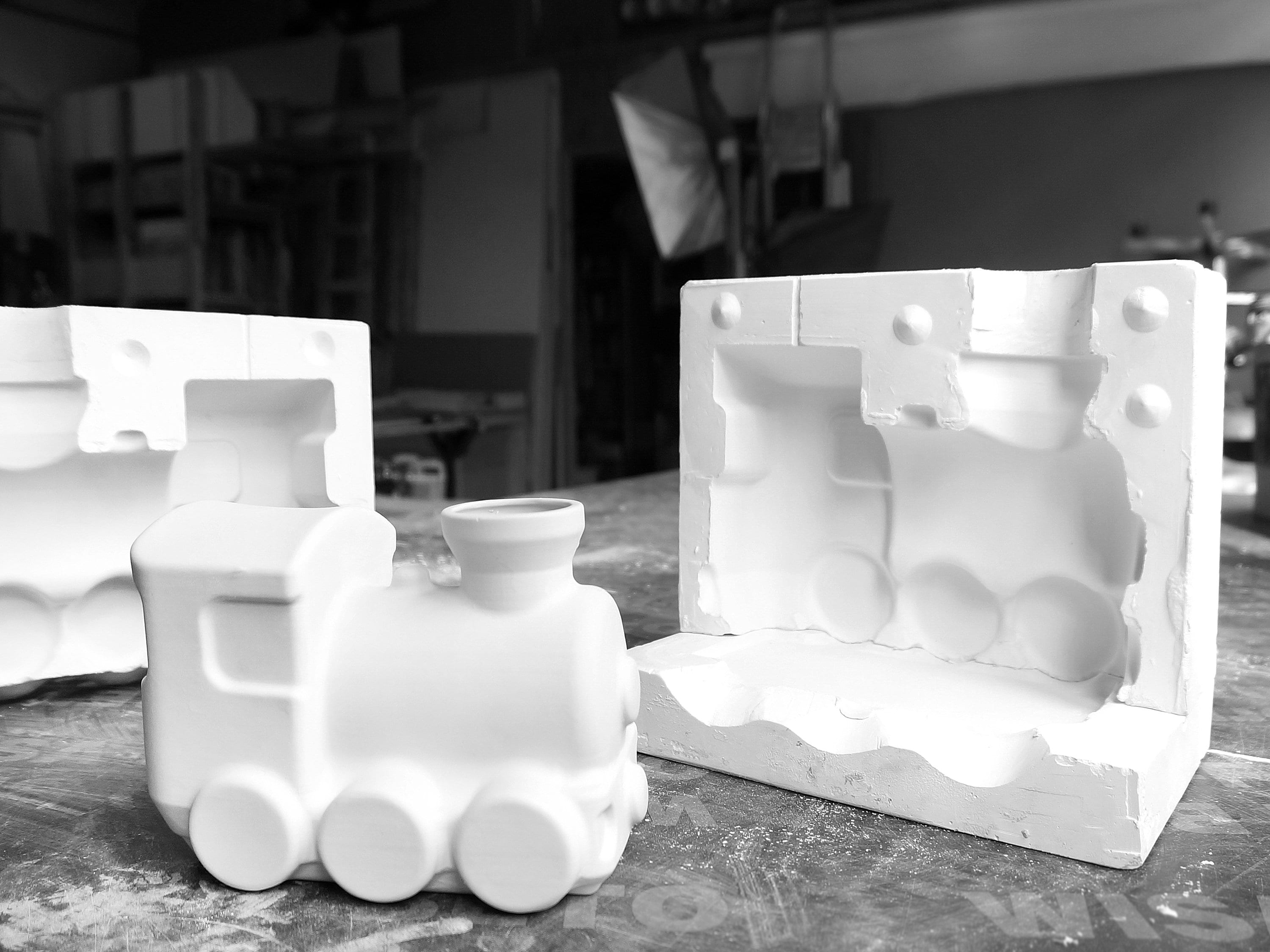 Steamy Train Humidifier - Matte White Porcelain Train - Radiator Decoration and Moisturizer